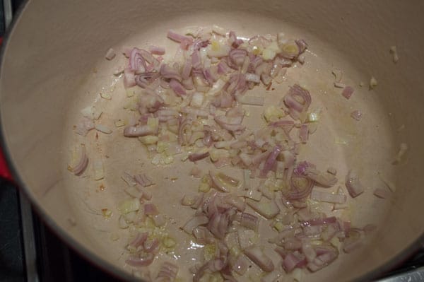 Saute-shallots-in-olive-oil