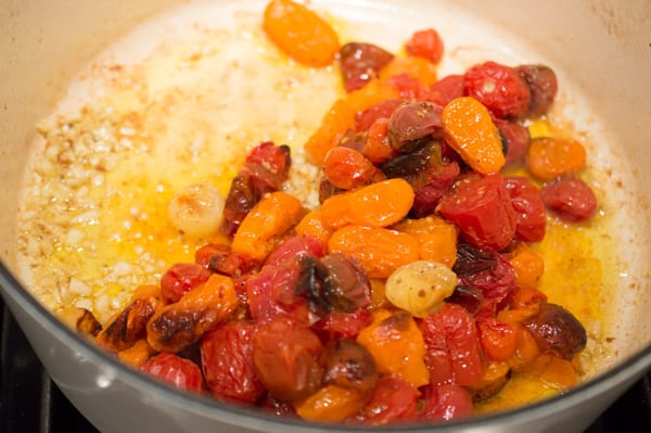 add-roasted-tomatoes-to-the-pan